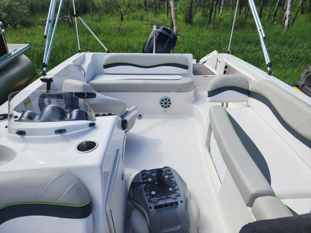 2018 Legend Boats Vibe D20 alt