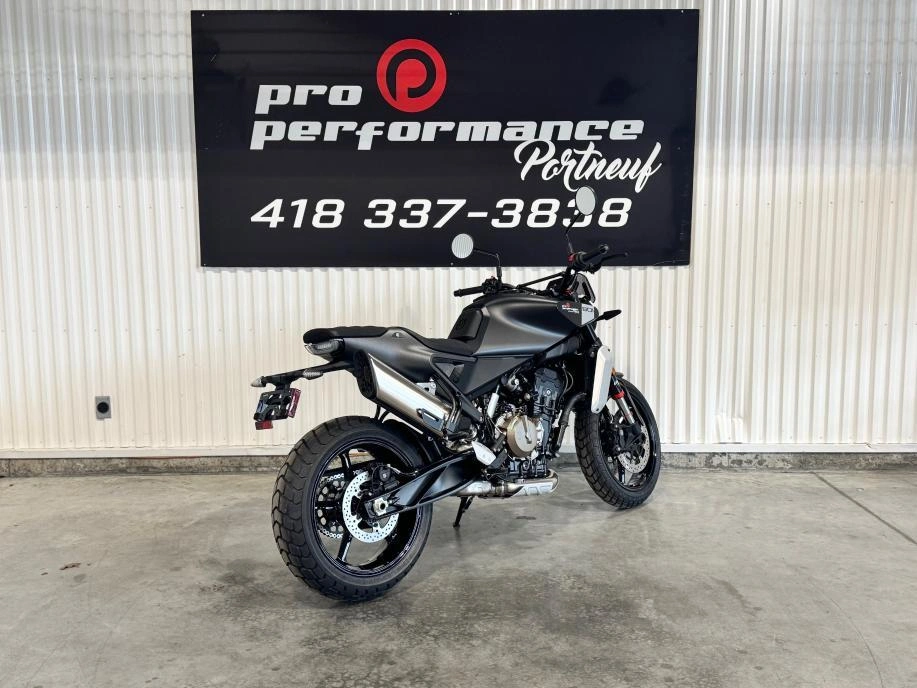 Husqvarna Svartpilen 801 2025 alt