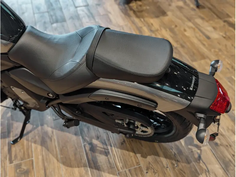 2025 Kawasaki Vulcan S Cafe // Metallic Moondust Gray/Metallic Spark Black w/ Passenger Setup