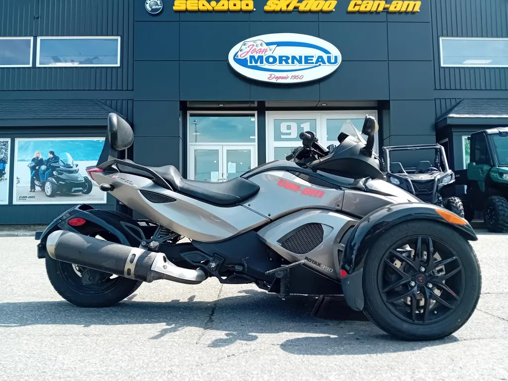 2011 Can-Am SPYDER RSS