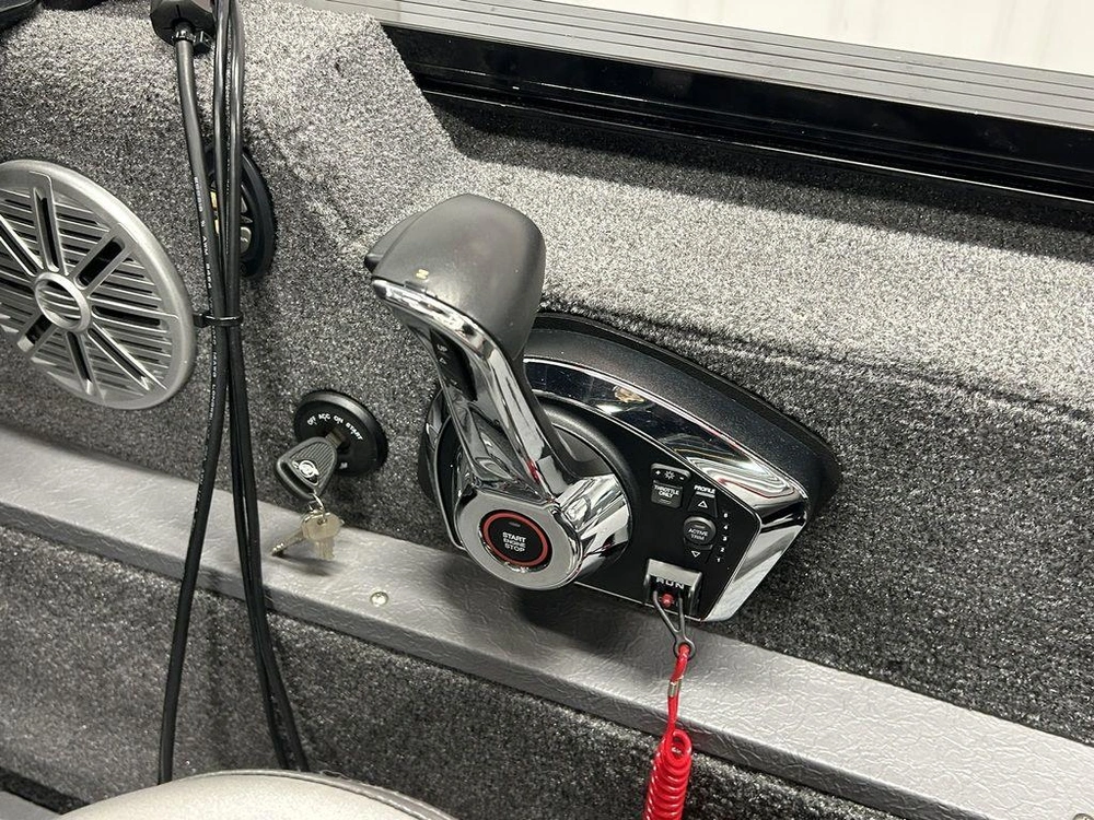 2023 Princecraft Xpedition 200 Dc Black alt