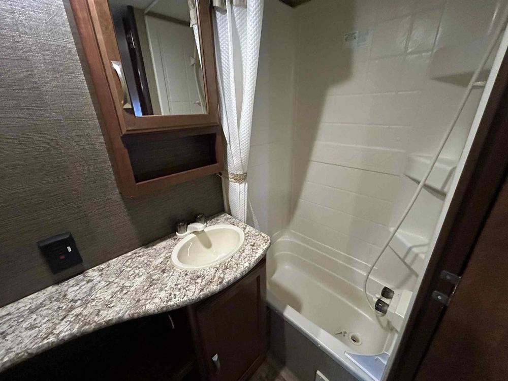 Keystone Rv Passport 238ml 2017 alt