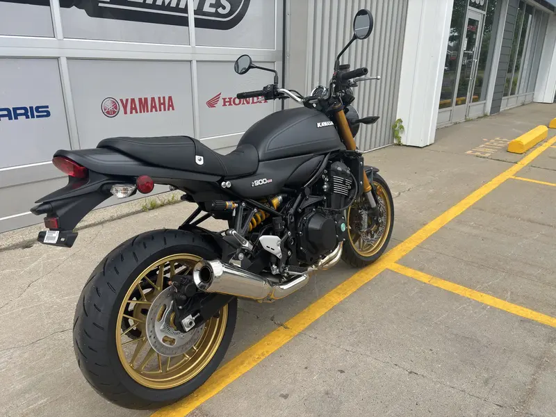 2025 Kawasaki Z900RS SE