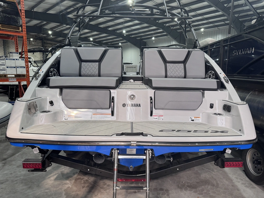 2025 Yamaha 255xd + $2,500 Water Package! 3.99% Financing & No Luxury Tax alt