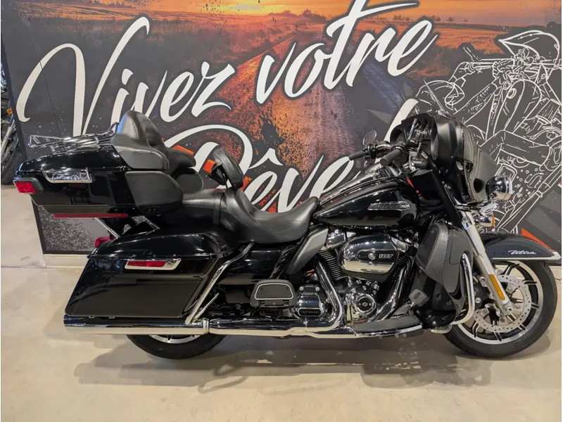 2018 Harley-Davidson FLHTCU