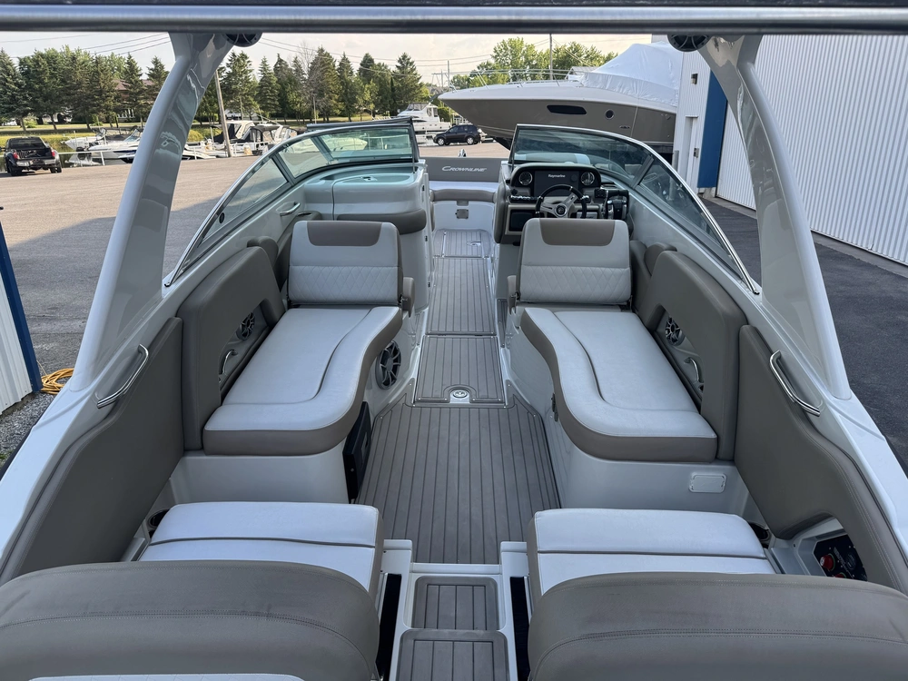 Crownline E30 2018 alt