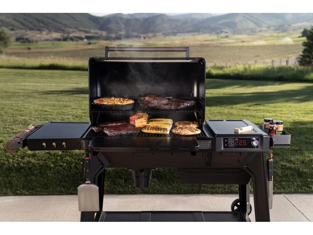 2025 Traeger Woodridge Pro