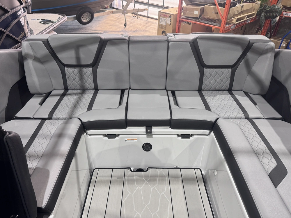 2025 Yamaha 255xd + $2,500 Water Package! 3.99% Financing & No Luxury Tax alt