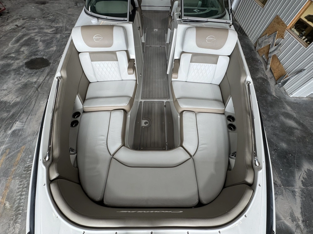 Crownline E30 2018 alt