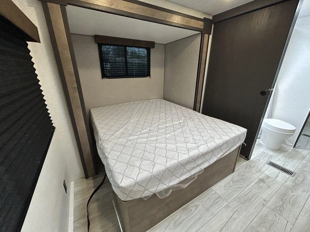 Keystone Rv Springdale 241fk 2025 alt