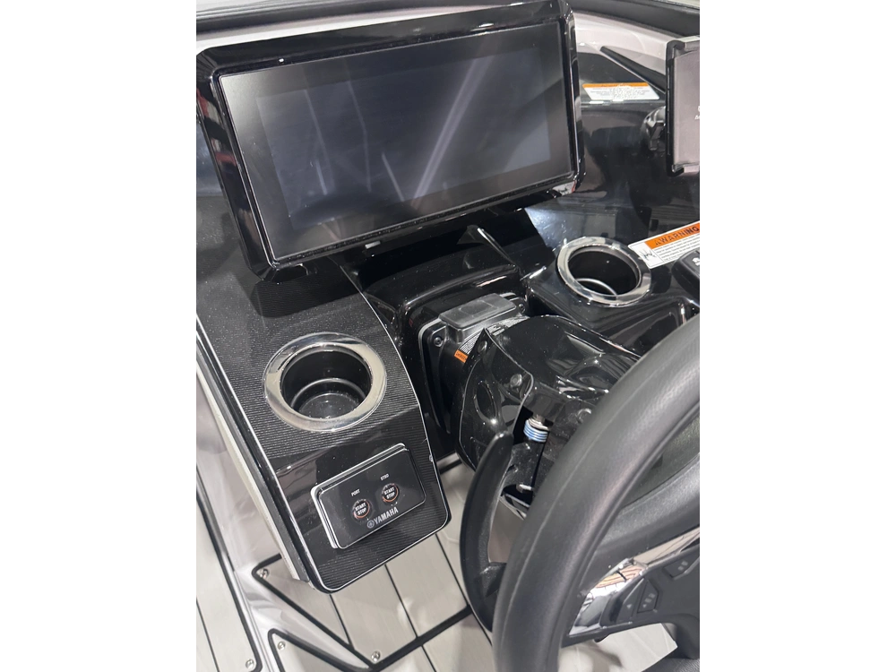 2025 Yamaha 255xd + $2,500 Water Package! 3.99% Financing & No Luxury Tax alt