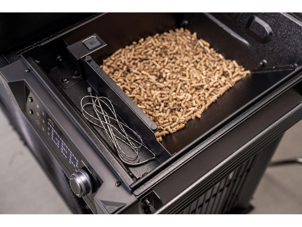 2025 Traeger Woodridge Elite alt