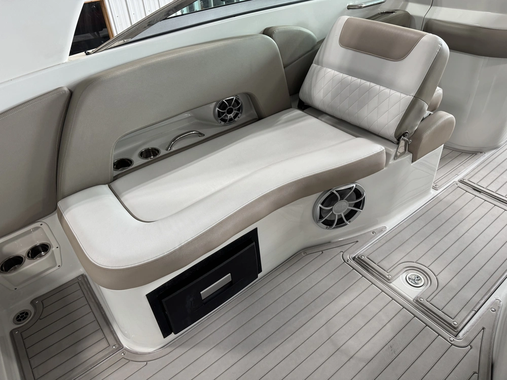 Crownline E30 2018 alt