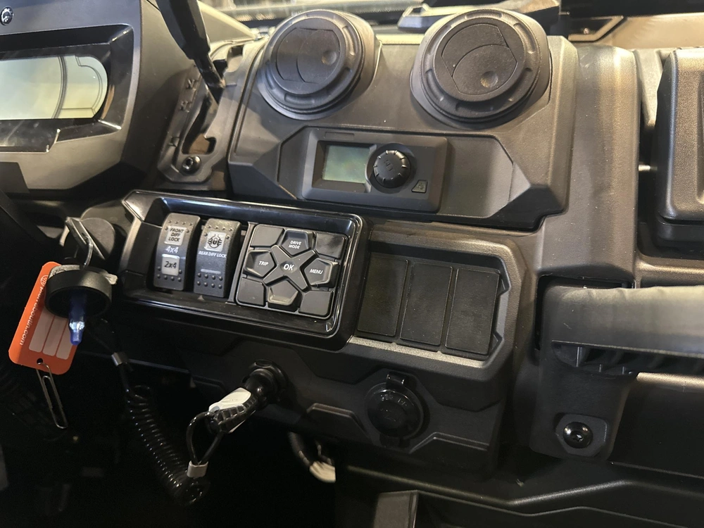 2025 Can-am Defender Limited Cab Hd10 Desert Tan & Stealth Black alt
