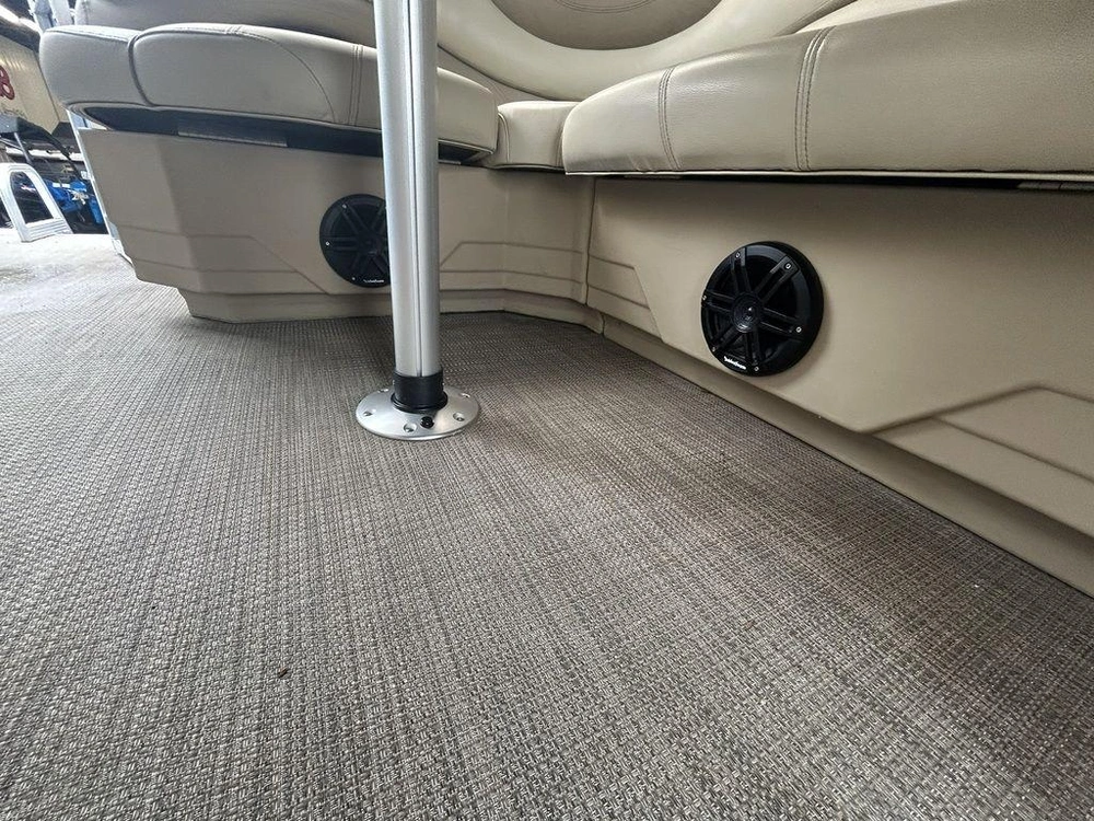 2018 Sylvan 8520 Cruise alt