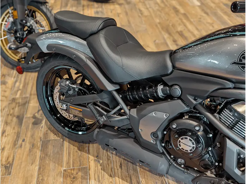 2025 Kawasaki Vulcan S Cafe // Metallic Moondust Gray/Metallic Spark Black w/ Passenger Setup