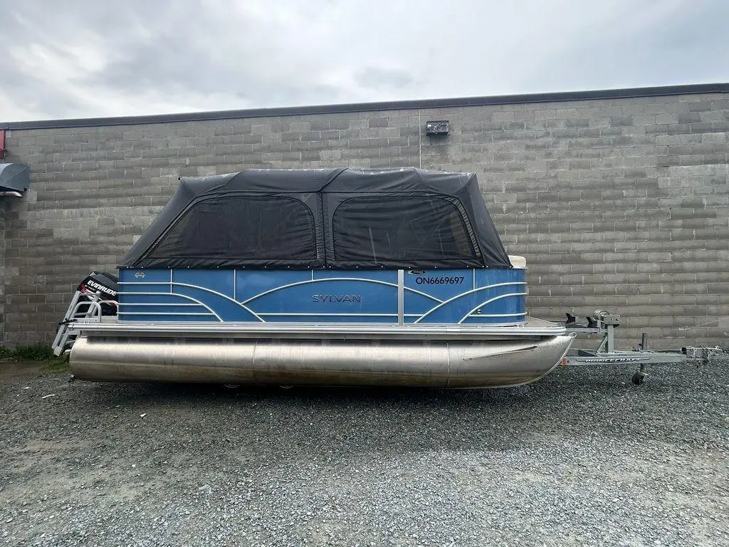 2018 Sylvan 8520 Cruise