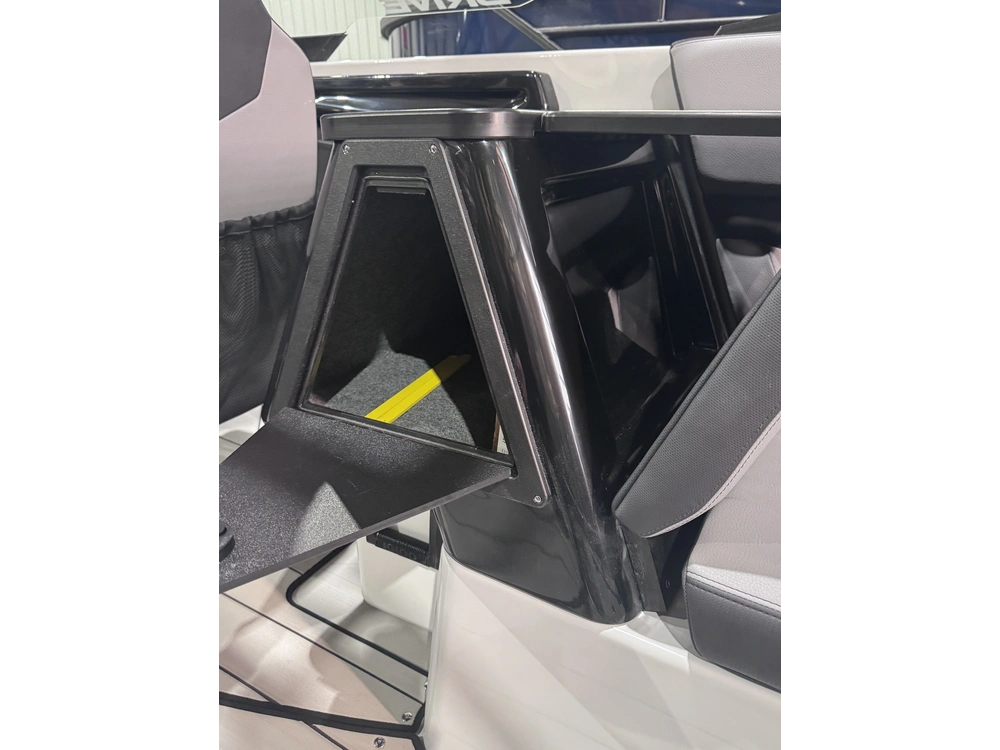 2025 Yamaha 255xd + $2,500 Water Package! 3.99% Financing & No Luxury Tax alt