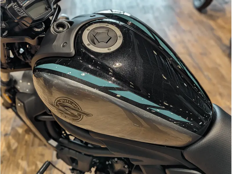 2025 Kawasaki Vulcan S Cafe // Metallic Moondust Gray/Metallic Spark Black w/ Passenger Setup