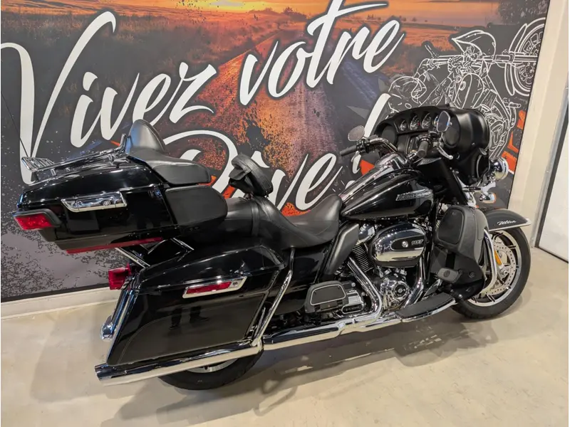 2018 Harley-Davidson FLHTCU