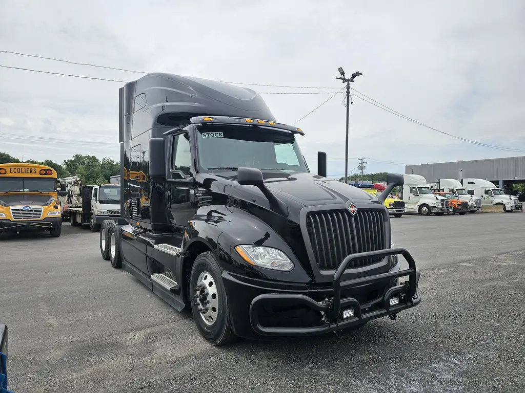 International 2024LT625