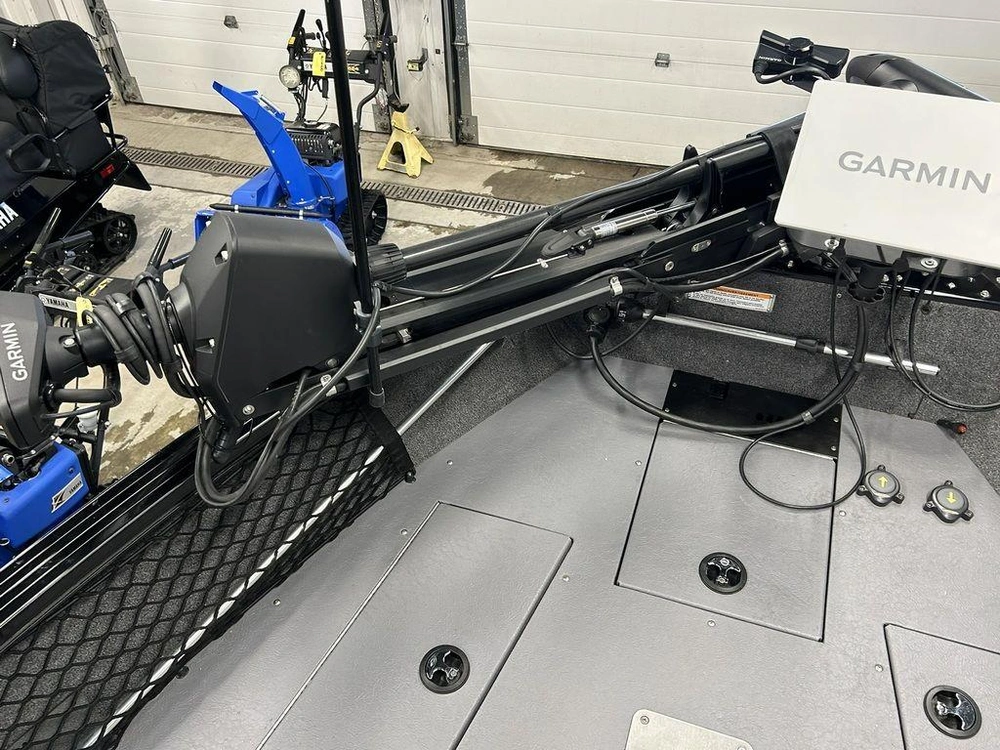 2023 Princecraft Xpedition 200 Dc Black alt