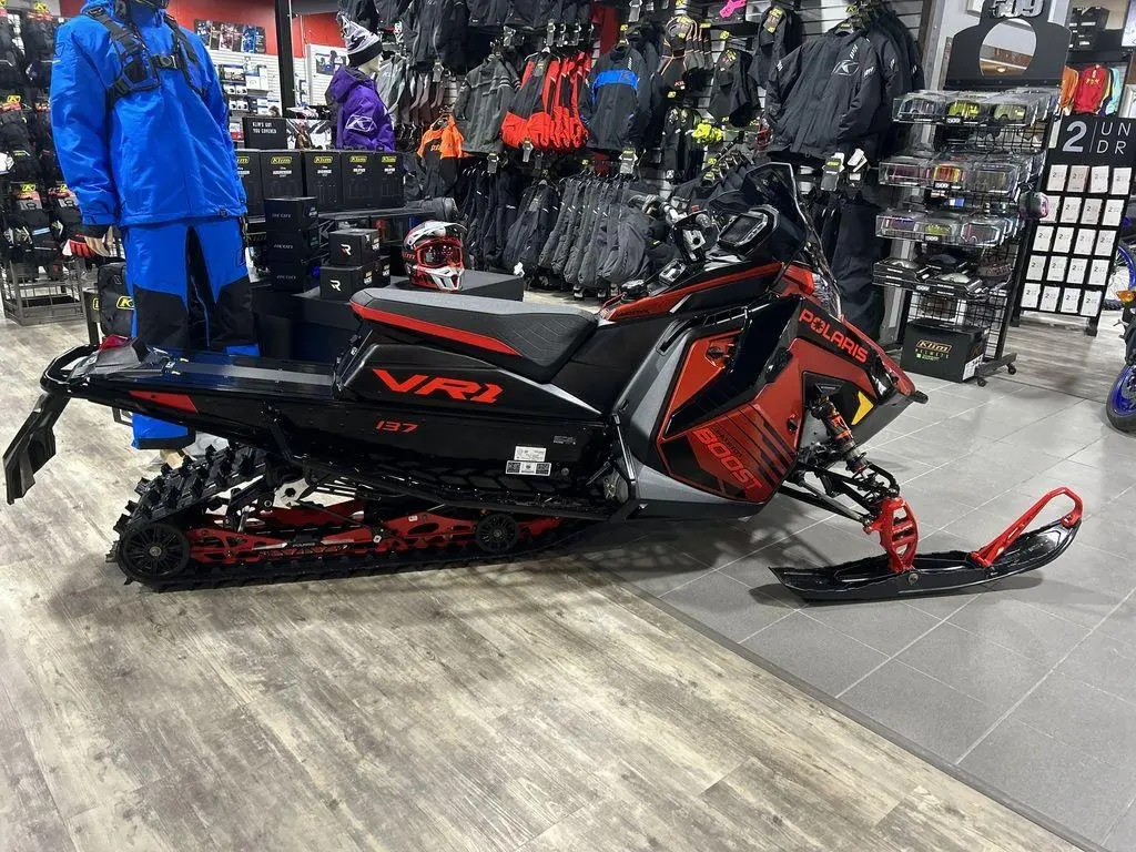 2025 Polaris Boost INDY VR1 Dynamix 137 Matte Marmalade Orange / Gloss Black / Indy Red 