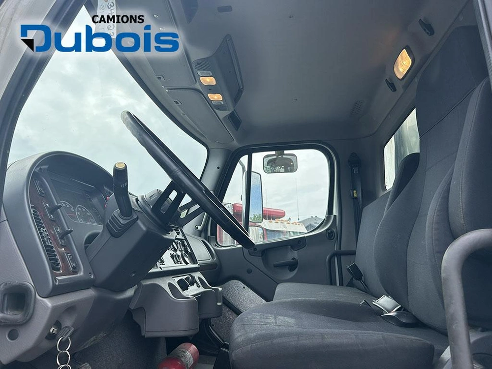 2019 Freightliner M2-106 alt