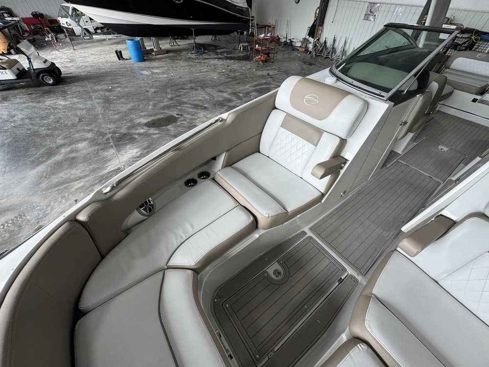 Crownline E30 2018 alt