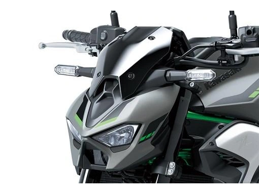 Kawasaki Z900 2025 alt