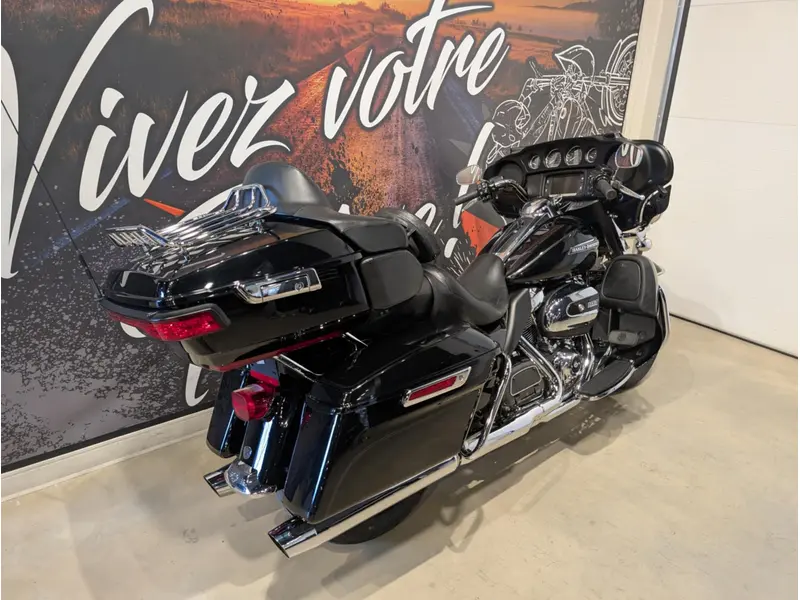 2018 Harley-Davidson FLHTCU