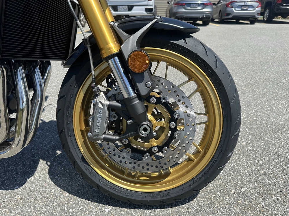 2025 Kawasaki Z900rs Se alt
