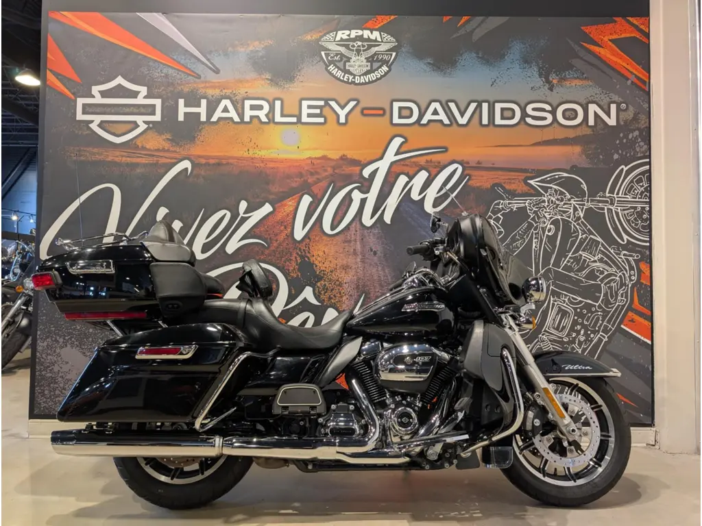 2018 Harley-Davidson FLHTCU