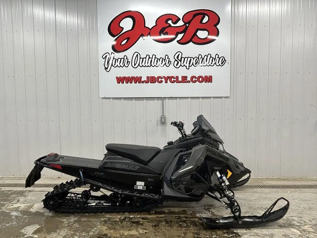 2025 Polaris Boost Switchback Assault 146 Shadow Gray / Gloss Black