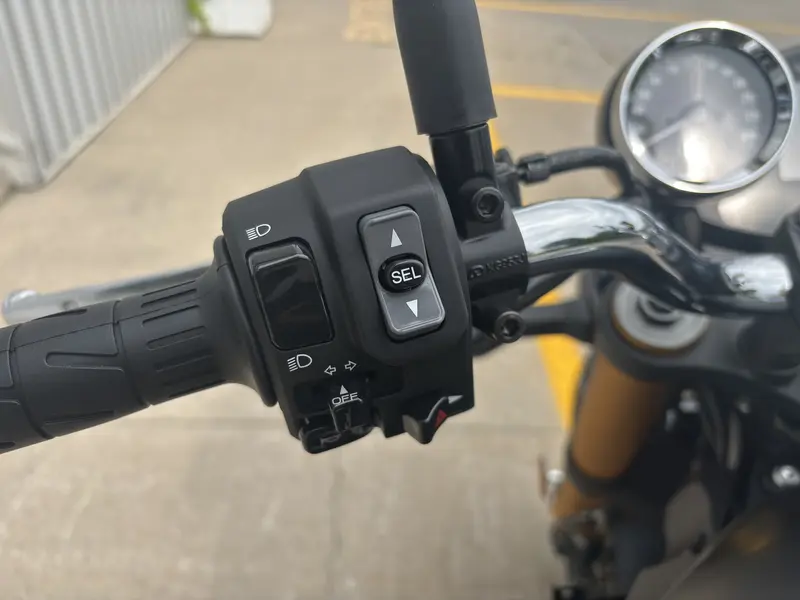2025 Kawasaki Z900RS SE