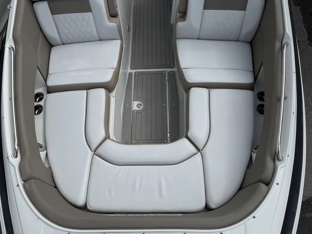 Crownline E30 2018 alt