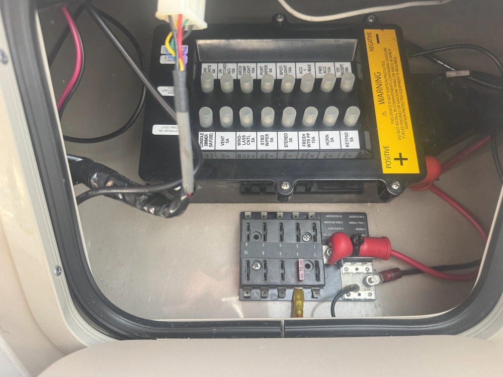 Crownline E30 2018 alt