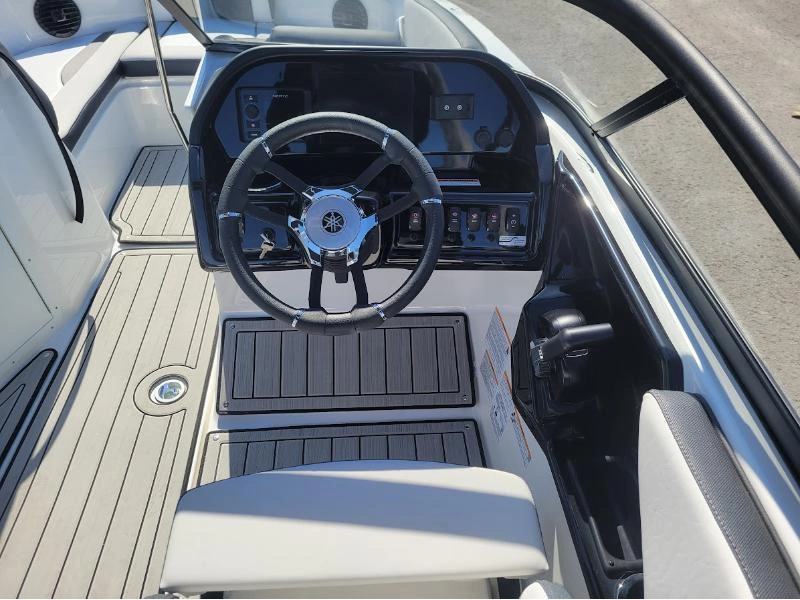2025 Yamaha 195s alt