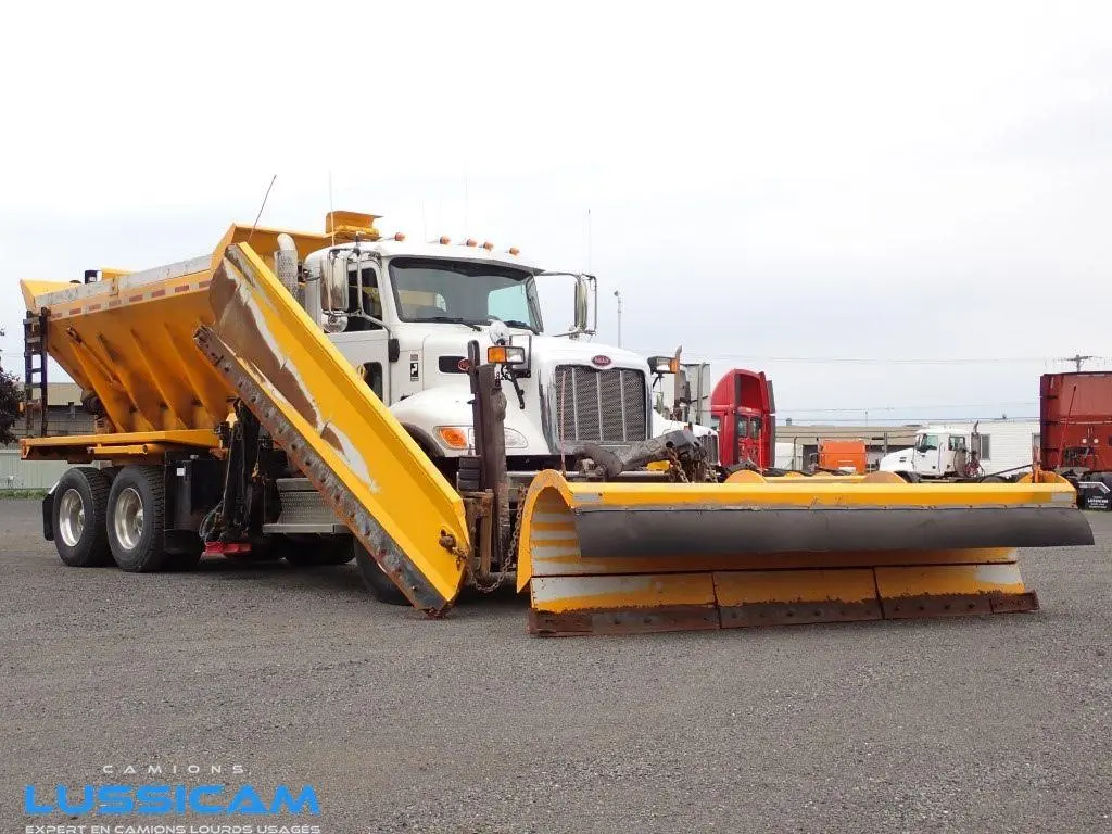 2021 Peterbilt 348