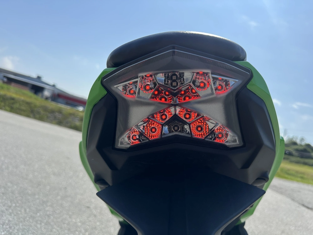 2025 Kawasaki Ninja 650 Krt alt