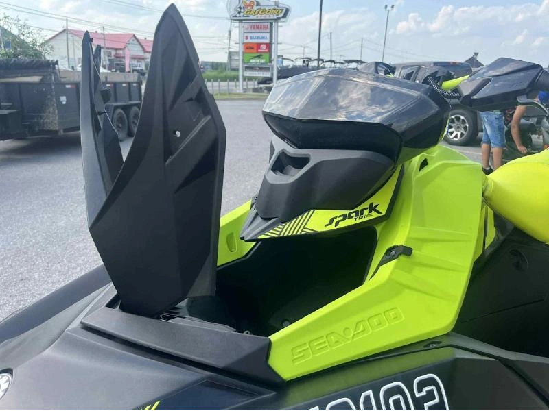 2023 Sea-doo Spark Trixx alt