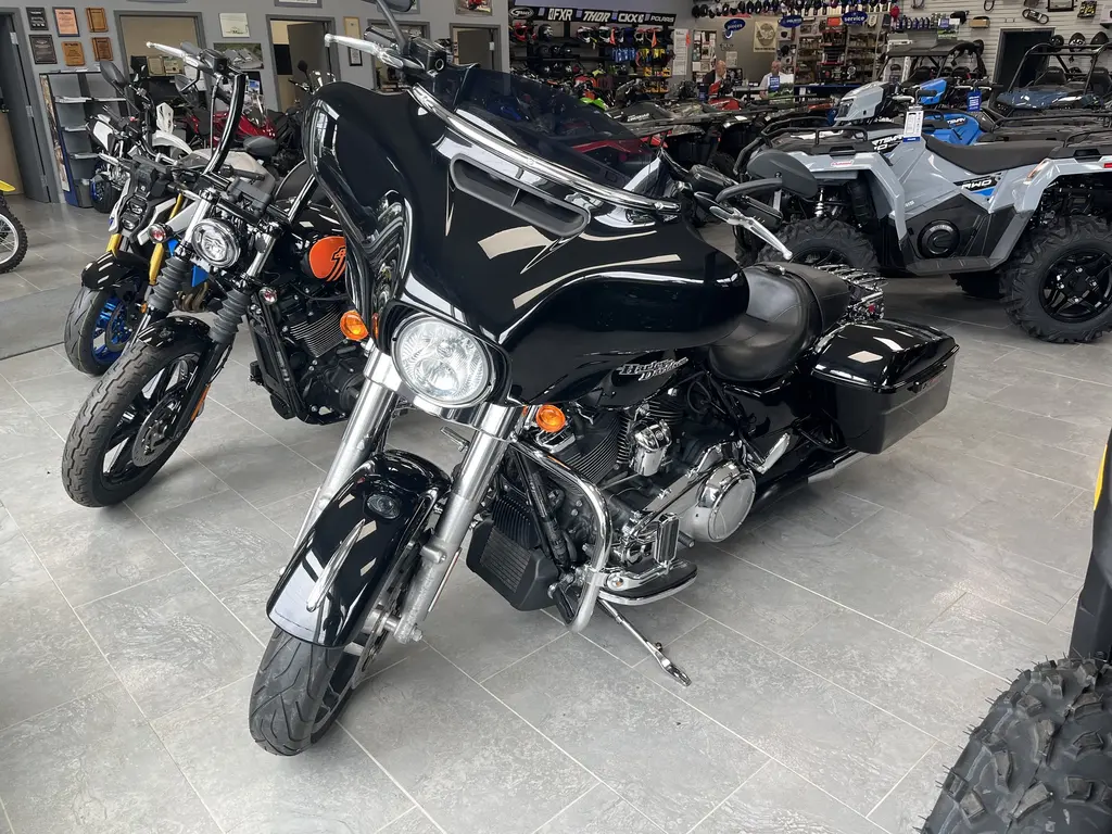 2017 Harley-Davidson FLHXS