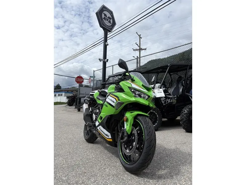 2025 Kawasaki Ninja ZX-4RR ABS - Metallic Matte Whitish Silver / Metallic Flat Spark Black