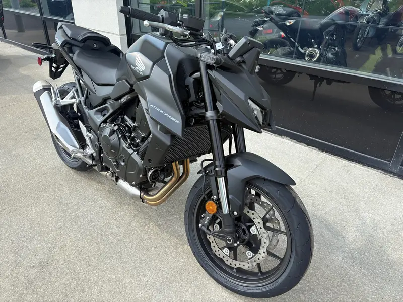 2025 Honda CB750 490 KM thumbnail 2