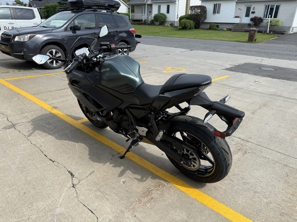 2025 Kawasaki Ninja 650 Abs alt