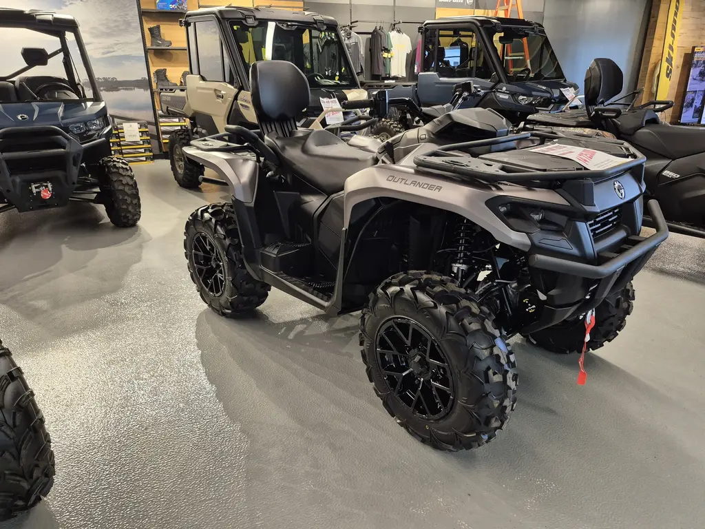 Can-Am OUTLANDET MAX XT 700  2025