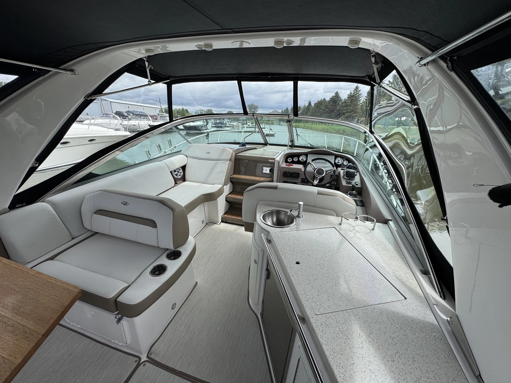 Regal 32 Express 2017 alt