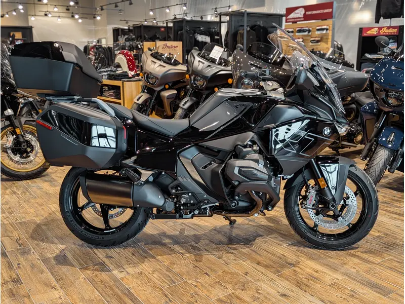 2026 BMW R 1300 RT // Triple Black