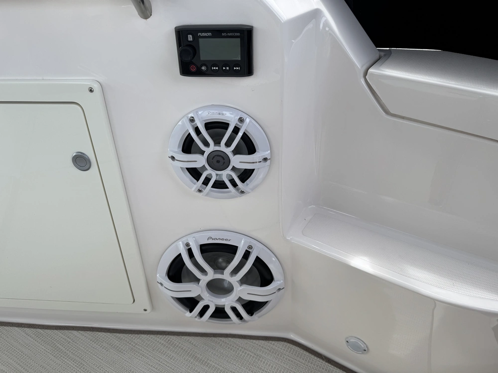 Regal 32 Express 2017 alt