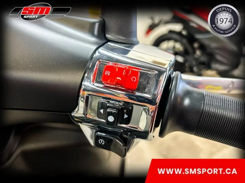2025 Vespa Primavera Sport 50 iGet thumbnail 9